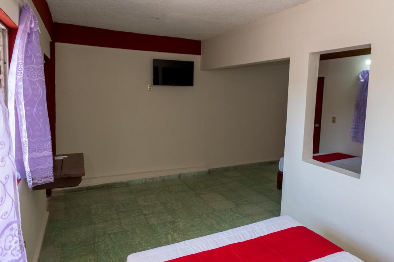 OYO Hotel Rubi Zihuatanejo Buitenkant foto