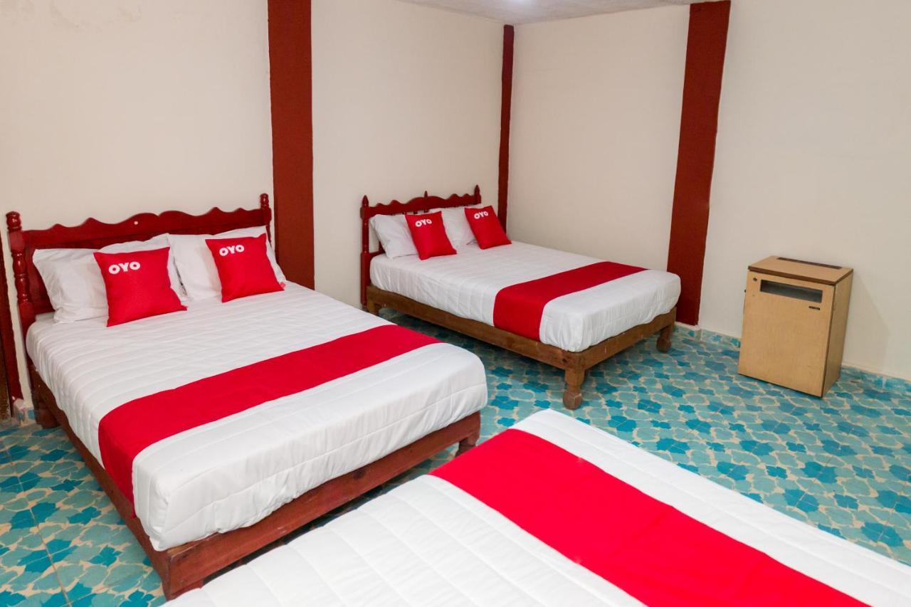 OYO Hotel Rubi Zihuatanejo Buitenkant foto