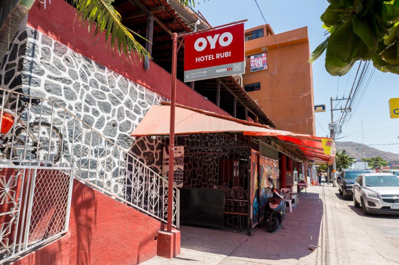 OYO Hotel Rubi Zihuatanejo Buitenkant foto