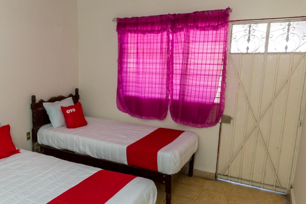OYO Hotel Rubi Zihuatanejo Buitenkant foto