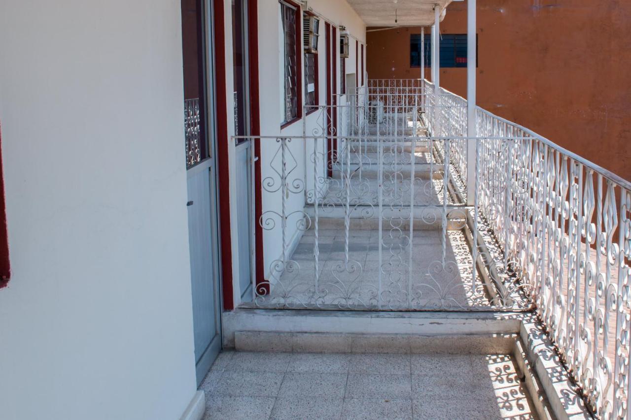 OYO Hotel Rubi Zihuatanejo Buitenkant foto