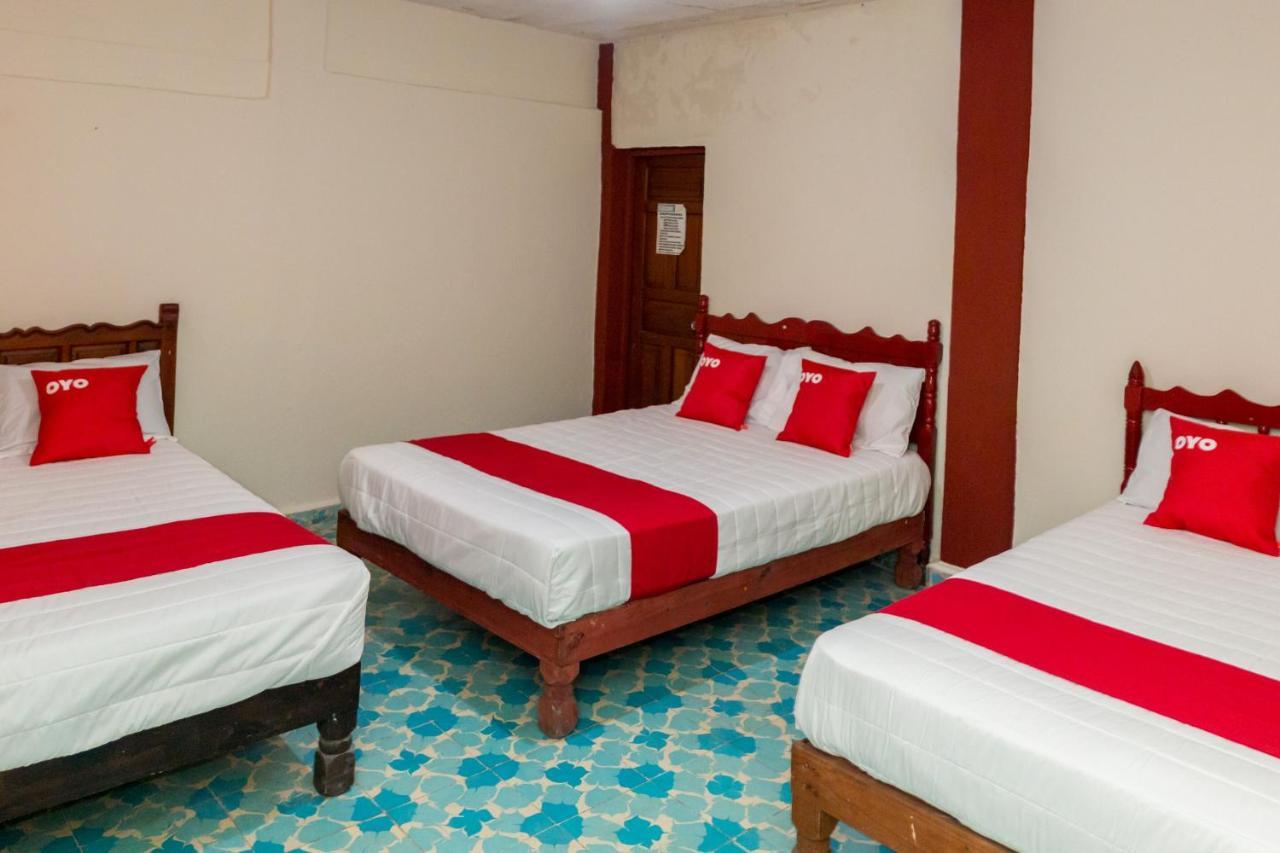 OYO Hotel Rubi Zihuatanejo Buitenkant foto