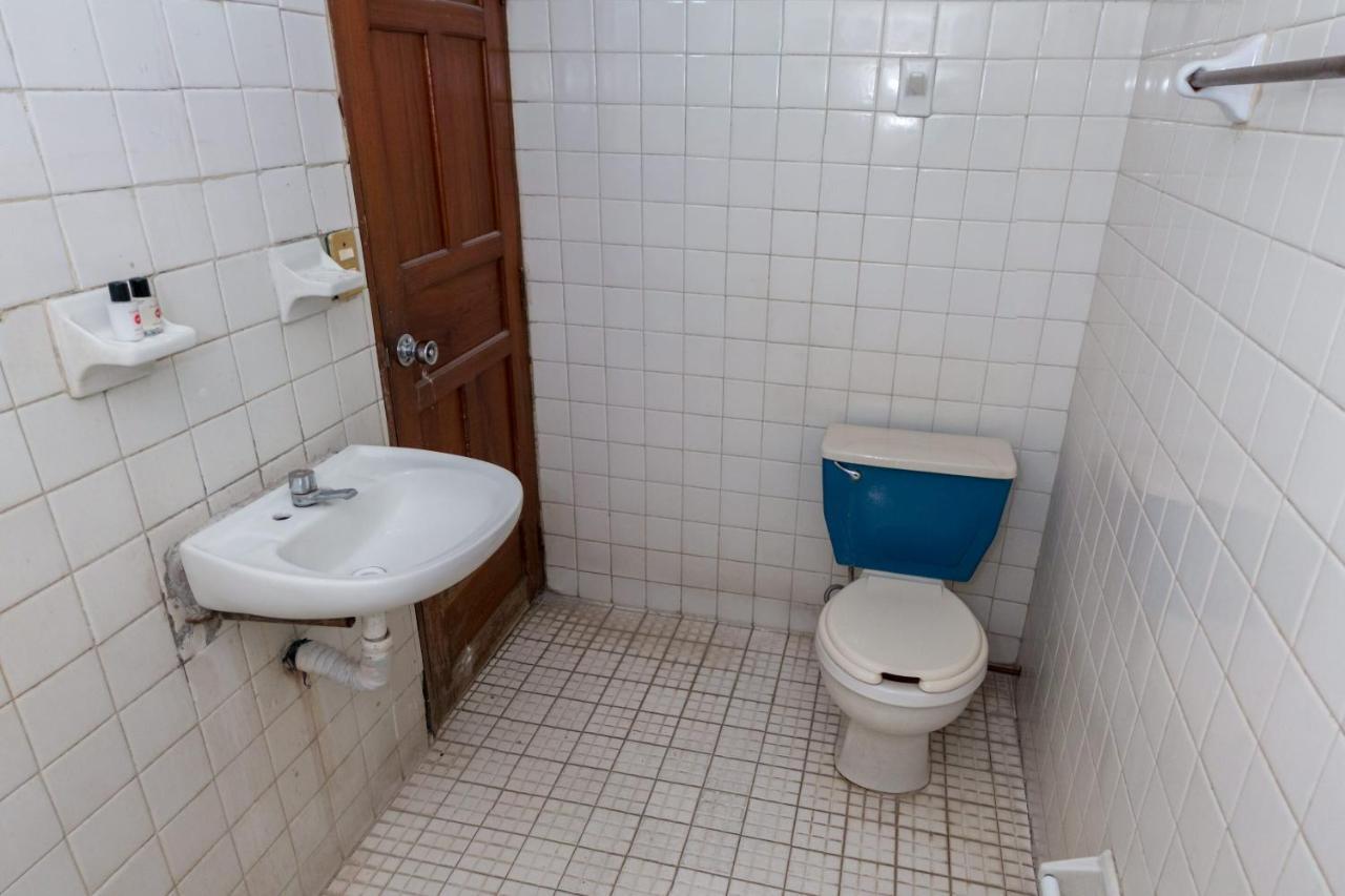 OYO Hotel Rubi Zihuatanejo Buitenkant foto