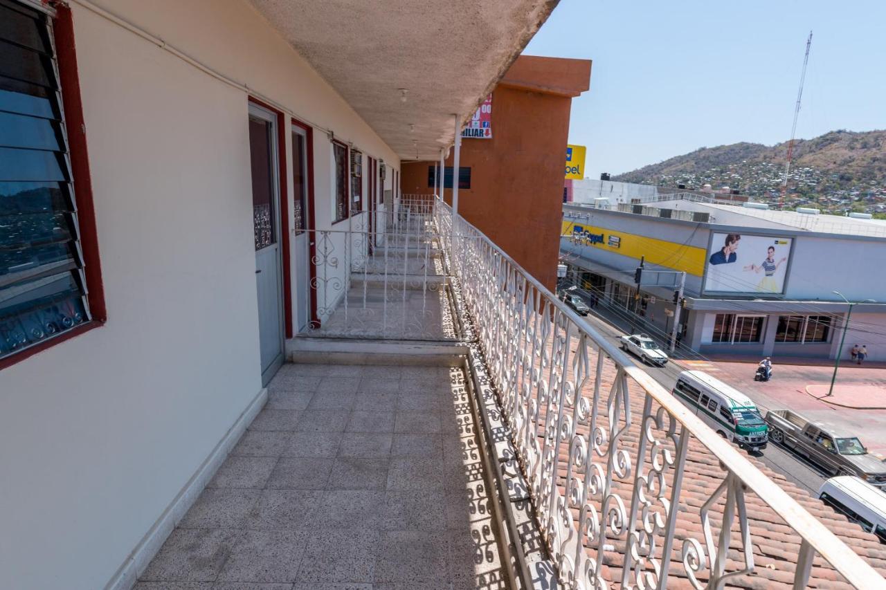 OYO Hotel Rubi Zihuatanejo Buitenkant foto
