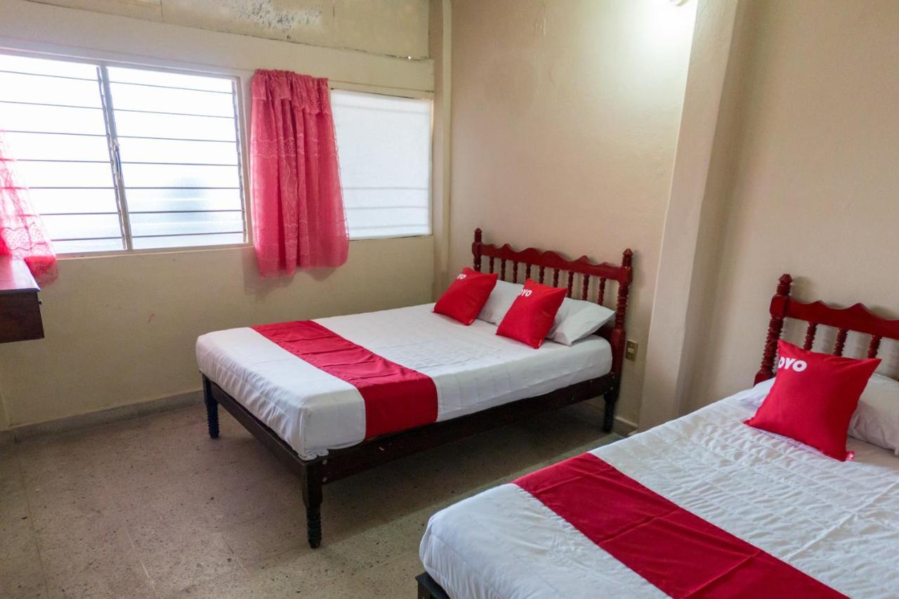 OYO Hotel Rubi Zihuatanejo Buitenkant foto