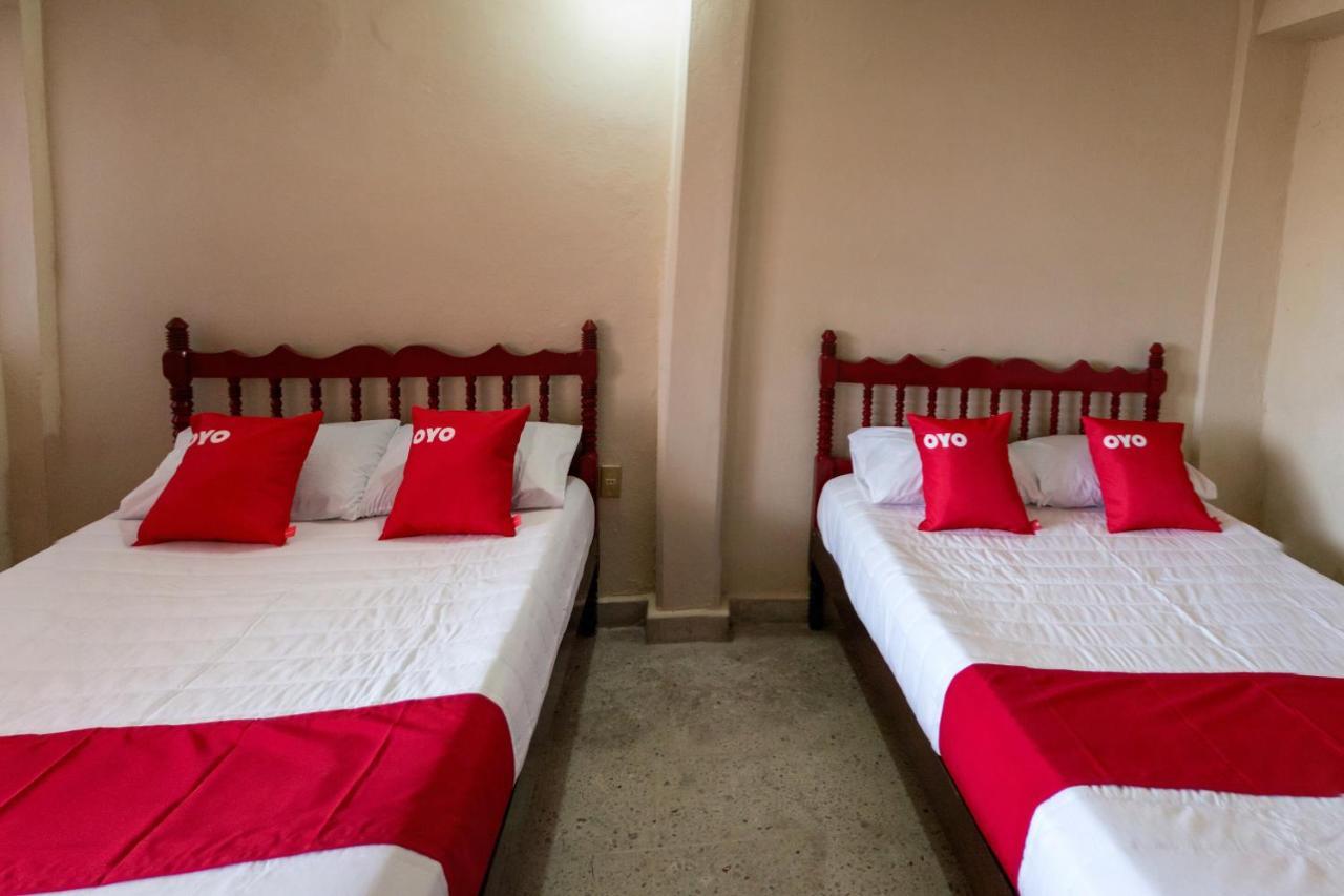 OYO Hotel Rubi Zihuatanejo Buitenkant foto