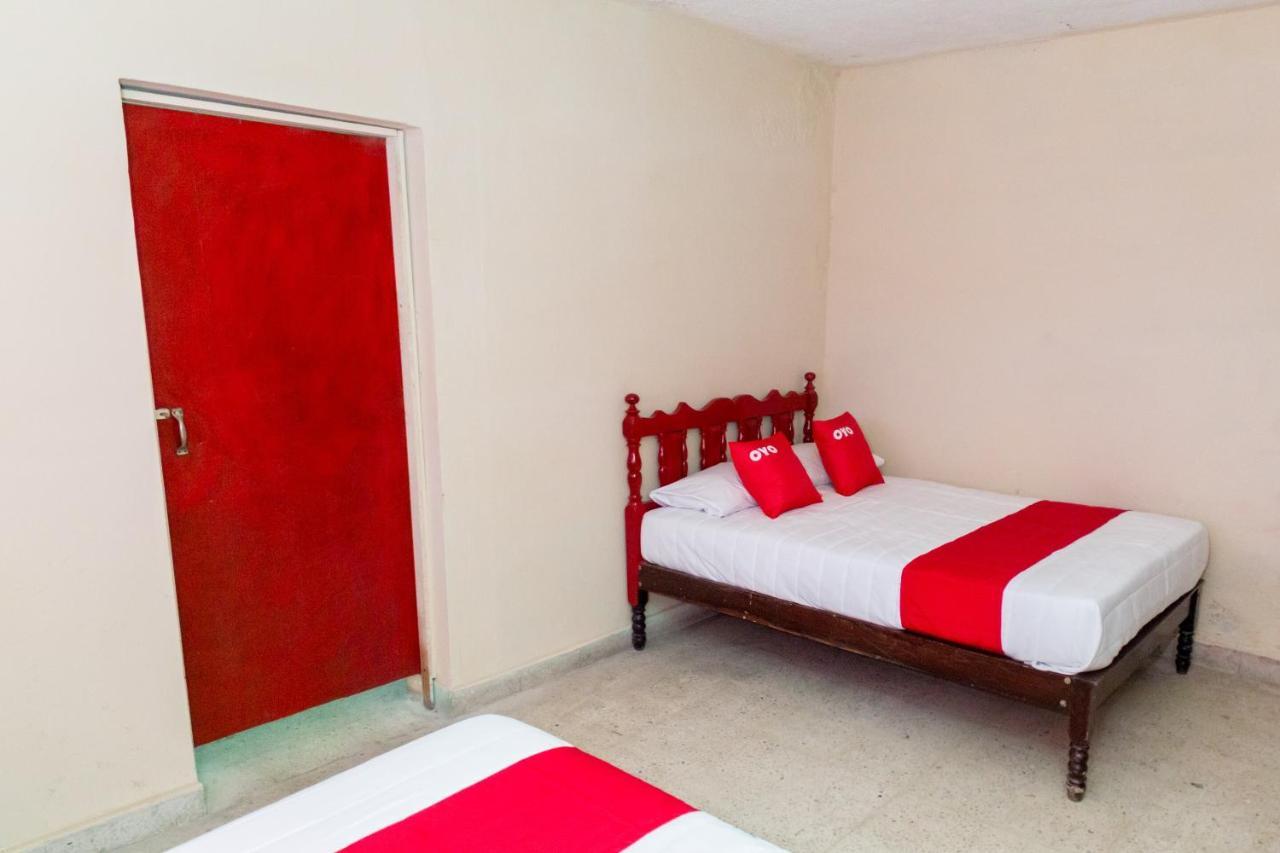 OYO Hotel Rubi Zihuatanejo Buitenkant foto